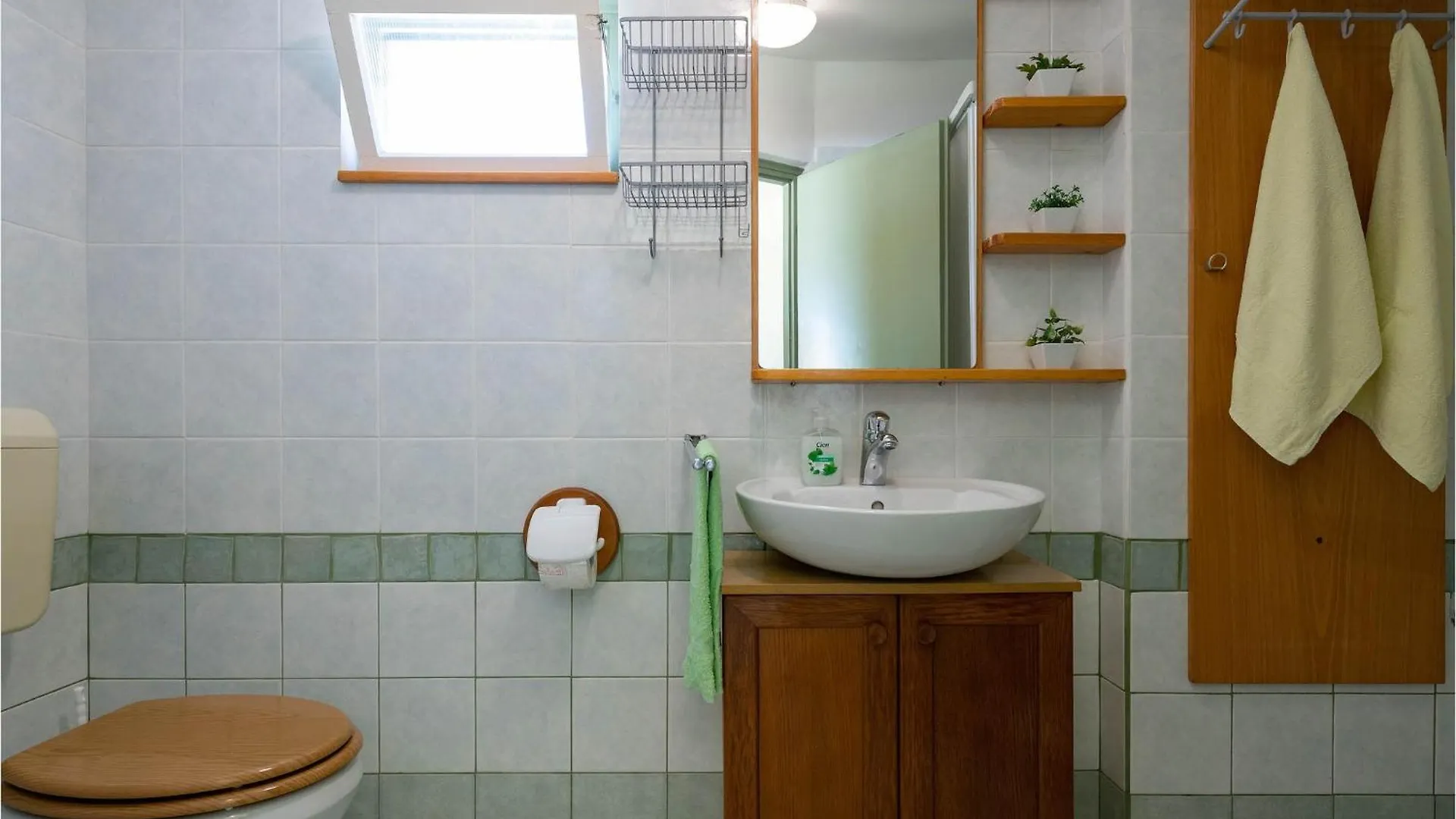 2 Bedroom Stunning Home In Sarici Croatia