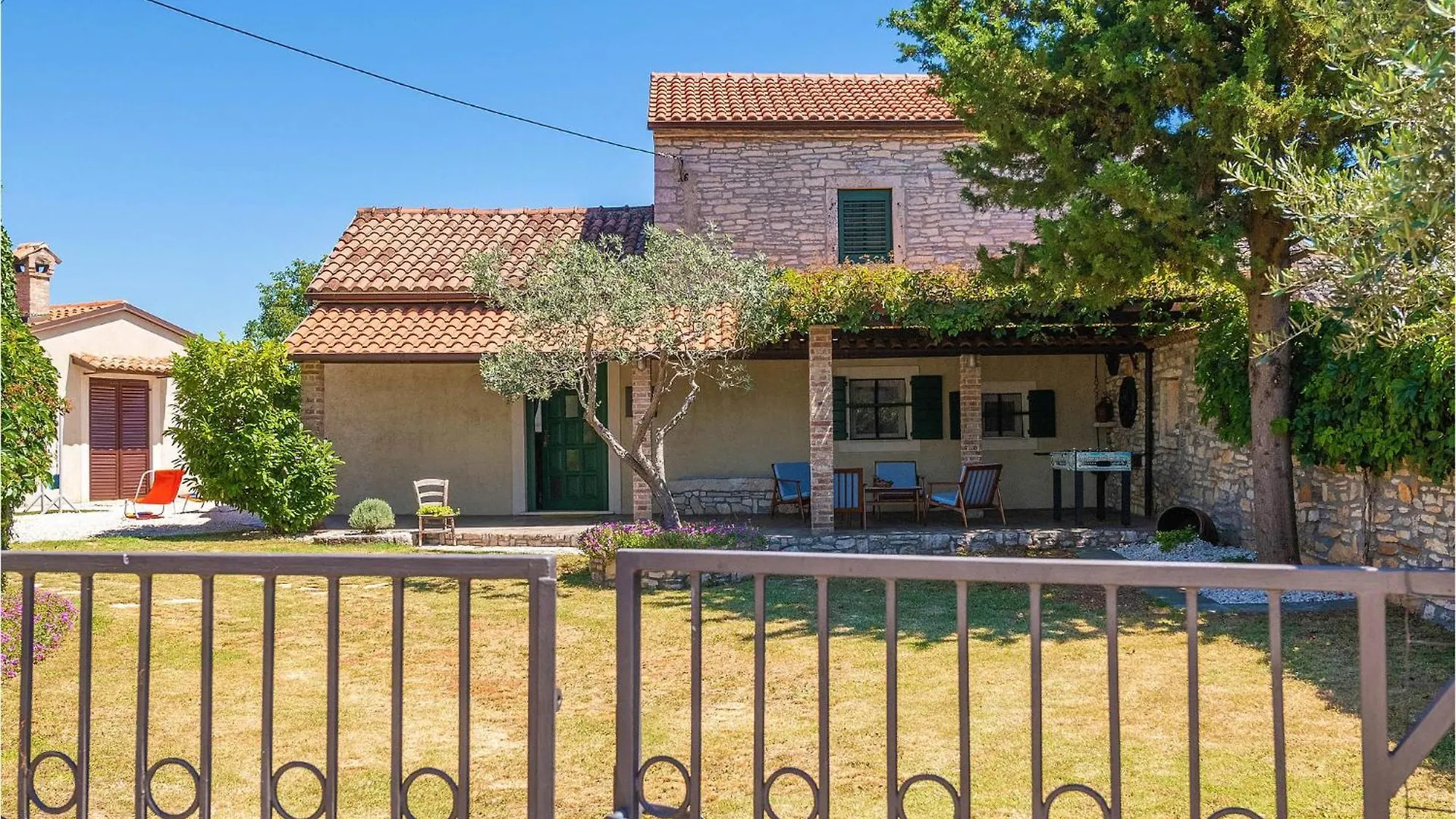2 Bedroom Stunning Home In Sarici Holiday home
